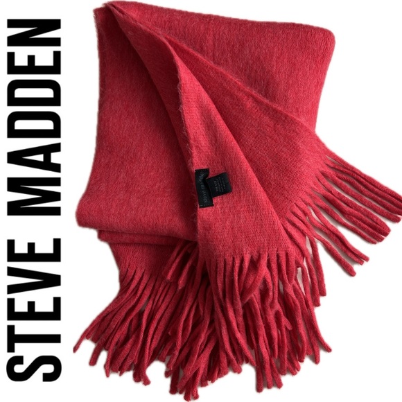 β€οΈLike New Steve Madden Super-Soft Thick Plush RED Muffler Scarf Wrap 22.5"x76" - Picture 1 of 16